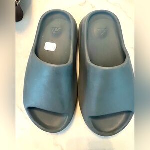 Yeezy Adidas Slate Blue slides size 7 barely worn!